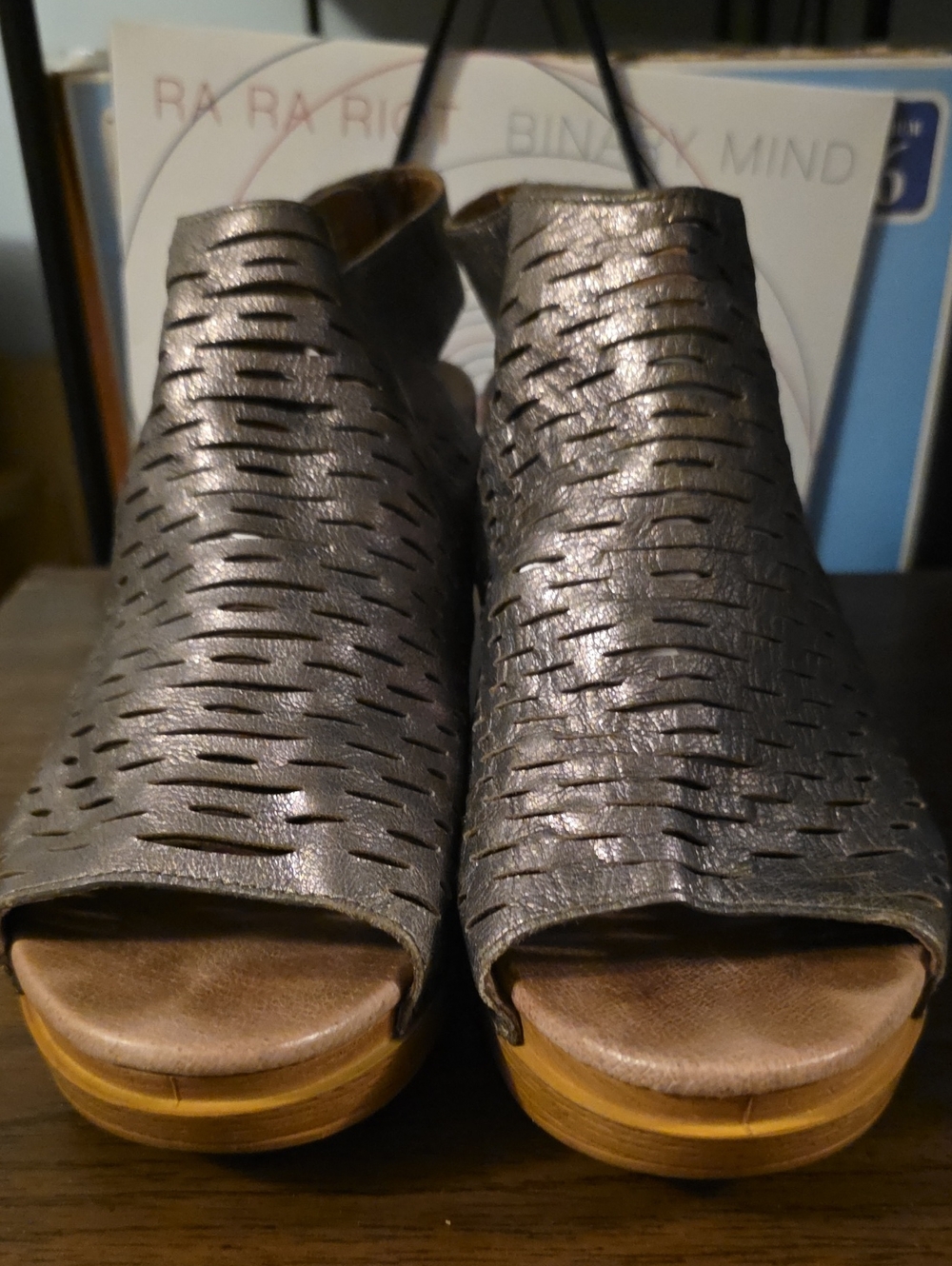 Dansko Danae Woven Pewter Leather Peep-Toe Platform Block Heel Sandals Sz 41 10 - Picture 9 of 12